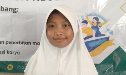 Semut Kecil dan Belalang