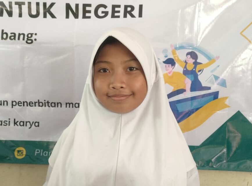 Semut Kecil dan Belalang