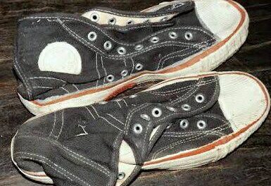 Sepatu yang Tak Pernah Sampai ke Sekolah