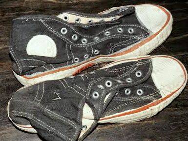 Sepatu yang Tak Pernah Sampai ke Sekolah